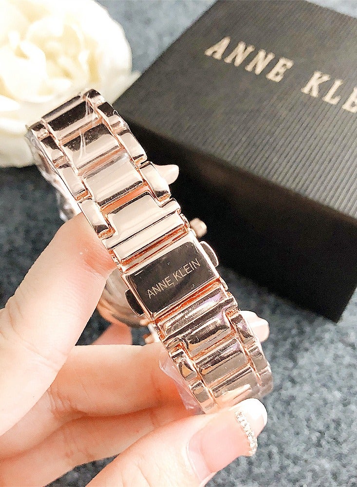 ساعة آن كلاين النسائية الدائرية كوارتز باللون الذهبي الوردي مع حزام من الفولاذ المقاوم للصدأ باللون الذهبي الوردي - view 4